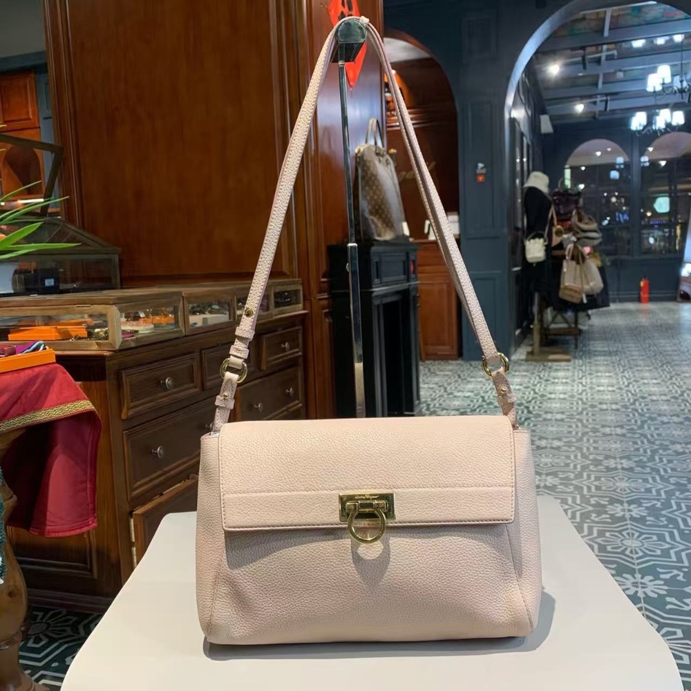 N16 Slightly Used Salvatore Ferragamo Pink Messenger Handbag Small
